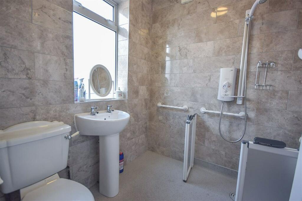 3 bedroom semidetached house for sale in Belmont Road, Gatley, Cheadle