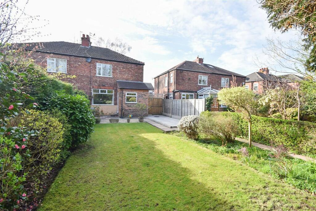 3 bedroom semidetached house for sale in Belmont Road, Gatley, Cheadle, SK8