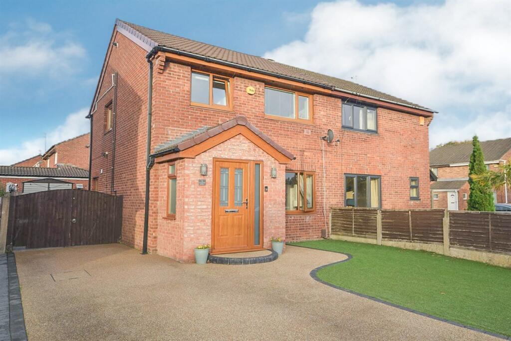 3 bedroom semidetached house for sale in Longfield Avenue, Heald Green