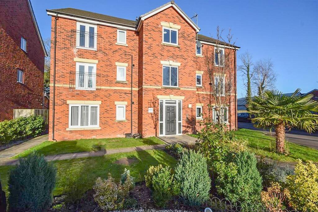 2 bedroom apartment for sale in Wentworth Drive, Cheadle, SK8