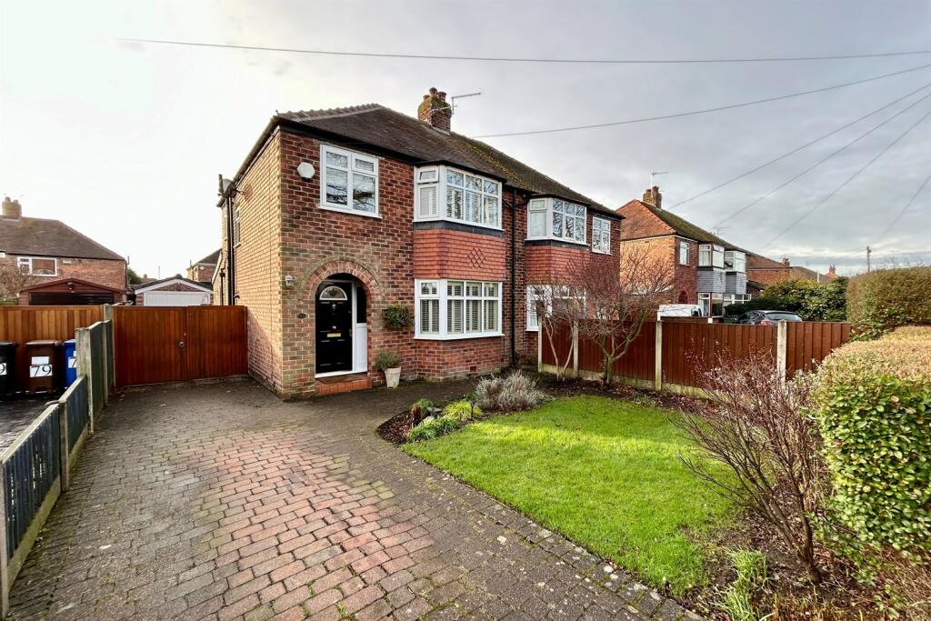 3 bedroom semidetached house for sale in Bolshaw Road, Heald Green