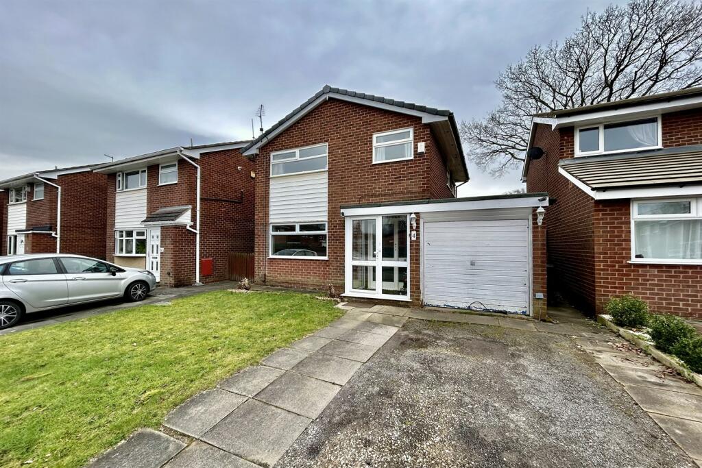 3 bedroom detached house for sale in Barley Croft, Cheadle Hulme, SK8