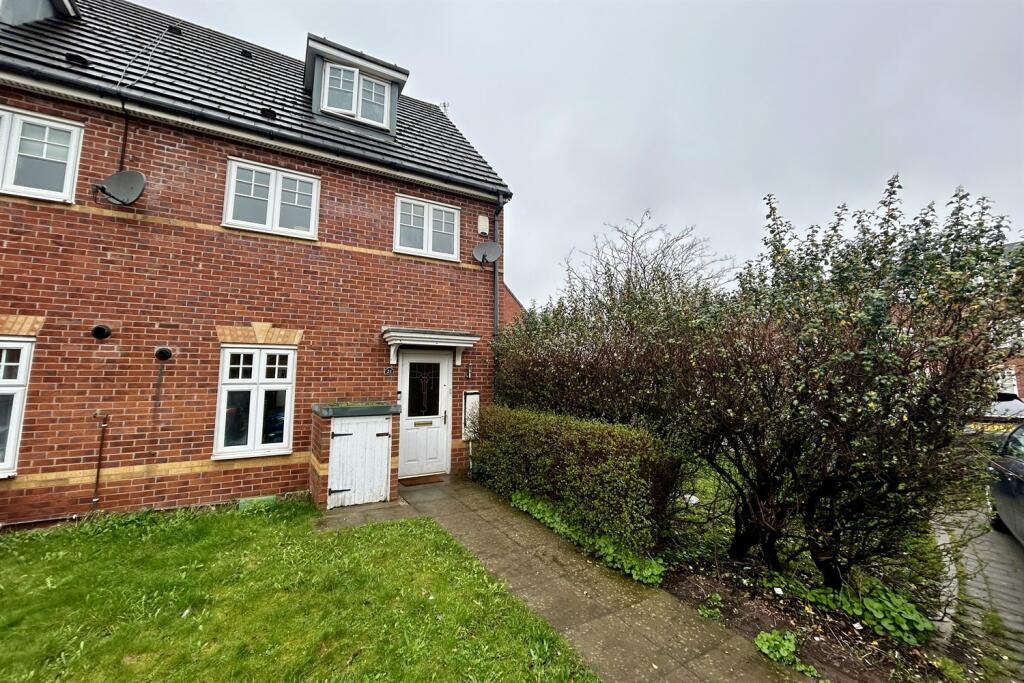 3 bedroom semidetached house for sale in Abbeyfield Close, Cale Green, SK3
