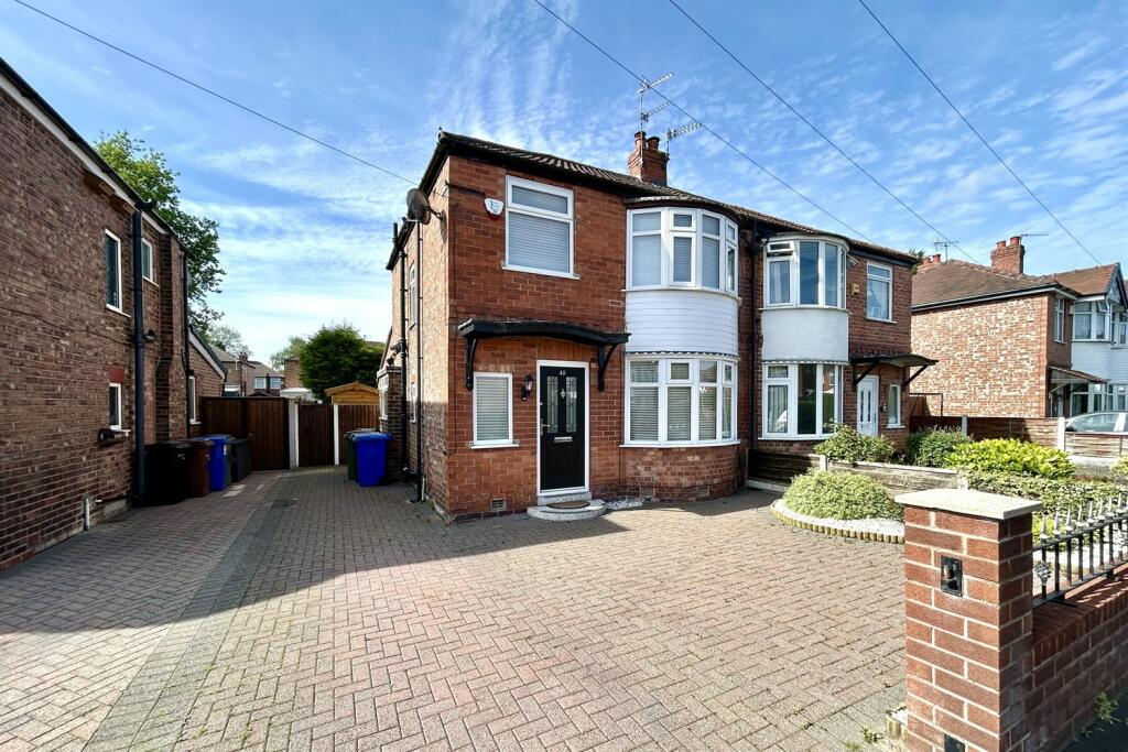 3 bedroom semidetached house for sale in Cranleigh Drive, Cheadle
