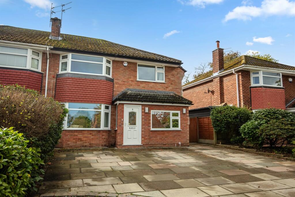 3 bedroom semidetached house for sale in Woburn Drive, Hale