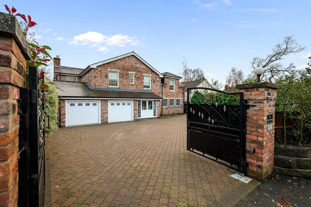 5 bedroom detached house for sale in Arthog Road, Hale , WA15