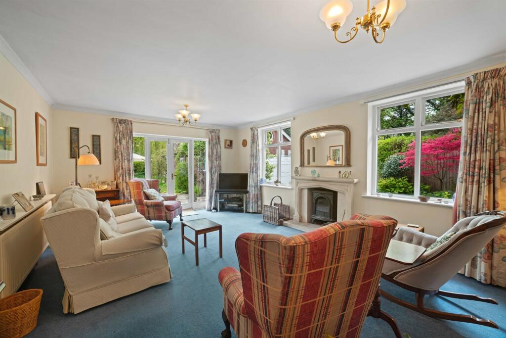 5 bedroom link detached house for sale in Woods Close, Ollerton, WA16