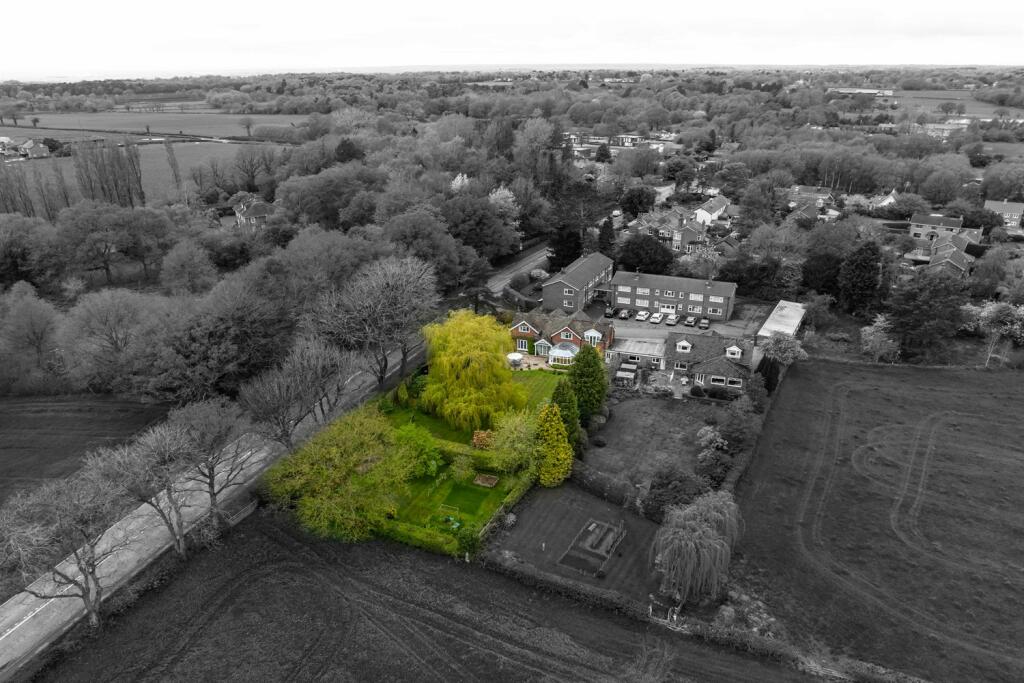 5 bedroom link detached house for sale in Woods Close, Ollerton, WA16