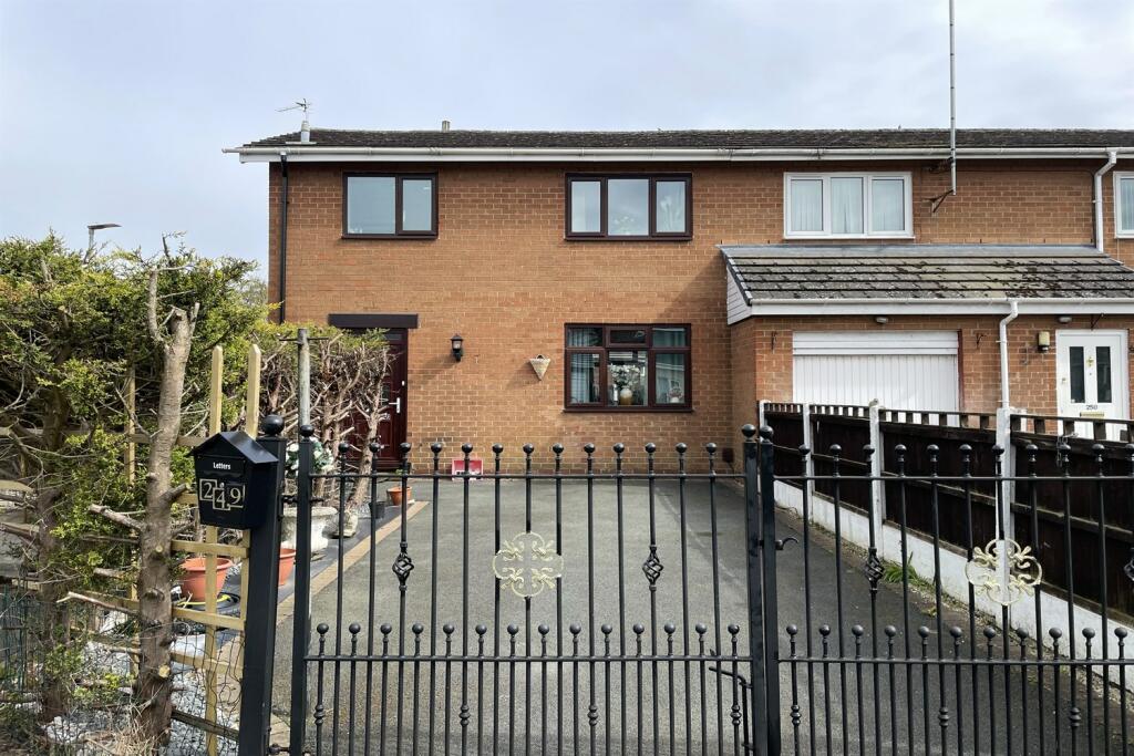 3 bedroom semidetached house for sale in Longridge, Knutsford, WA16