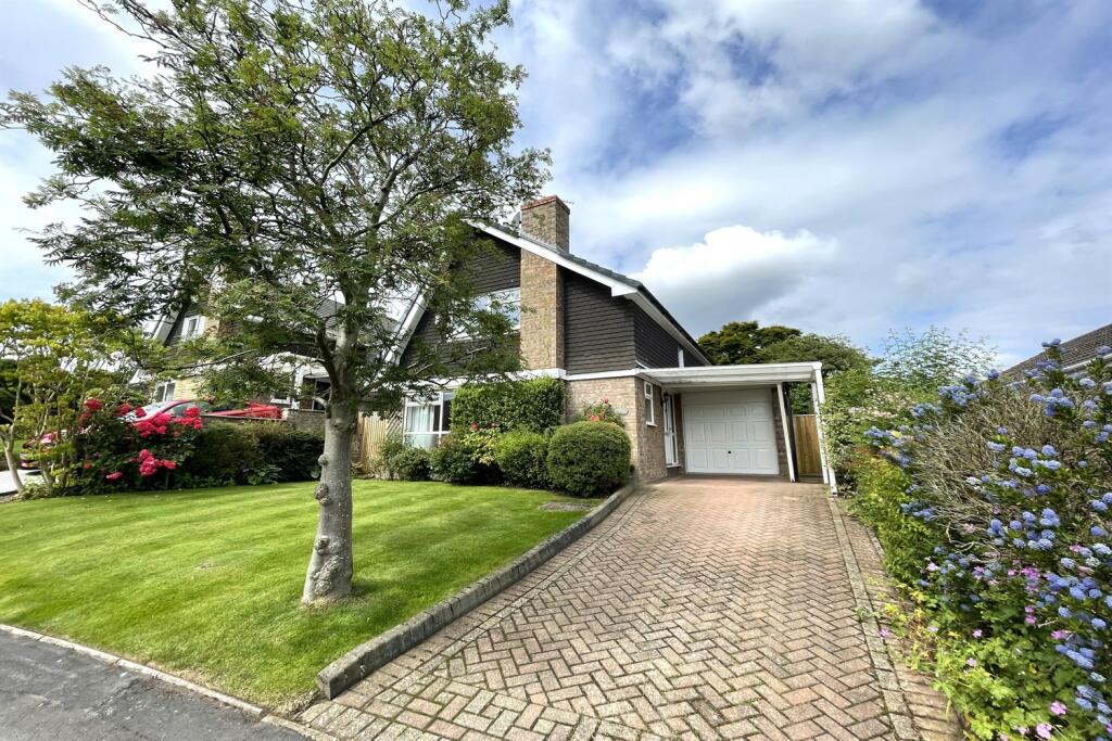 2 bedroom detached house for sale in Gleyve, High Legh, Knutsford, WA16