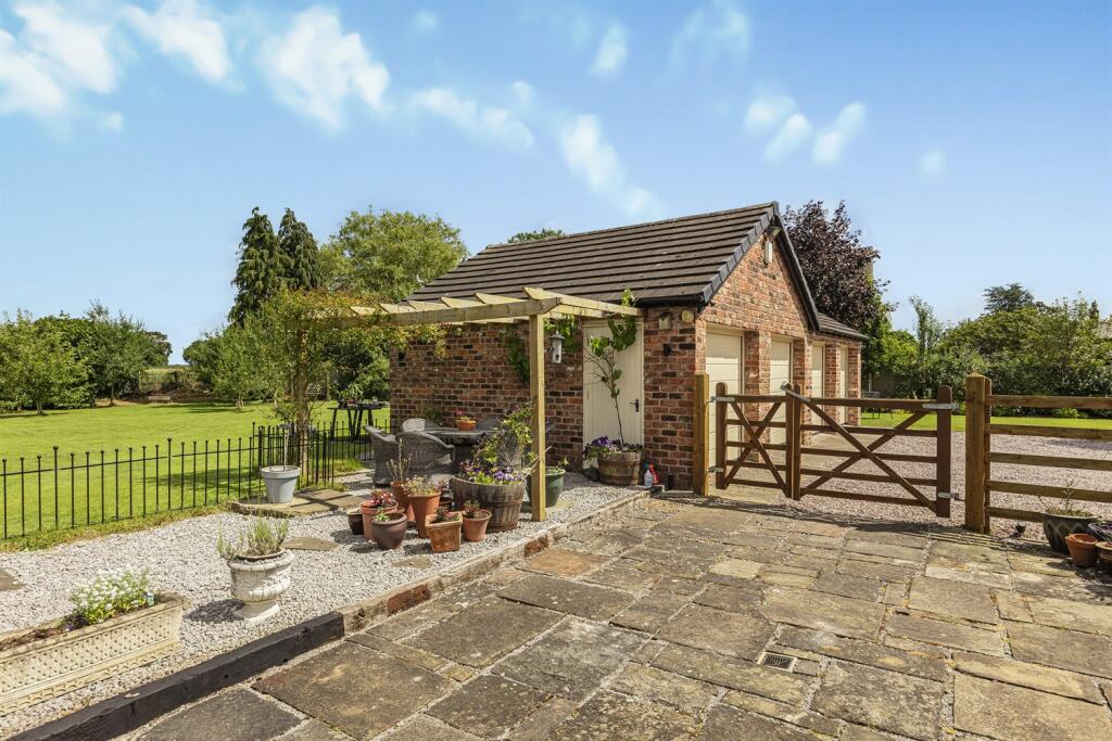 Additional property image - Holmes Chapel Road, Lach Dennis
