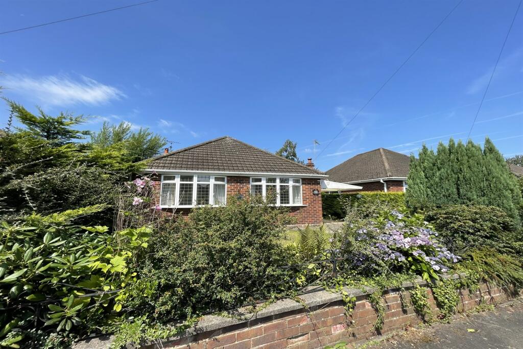 2 bedroom detached bungalow for sale in Hollytree Road, Plumley