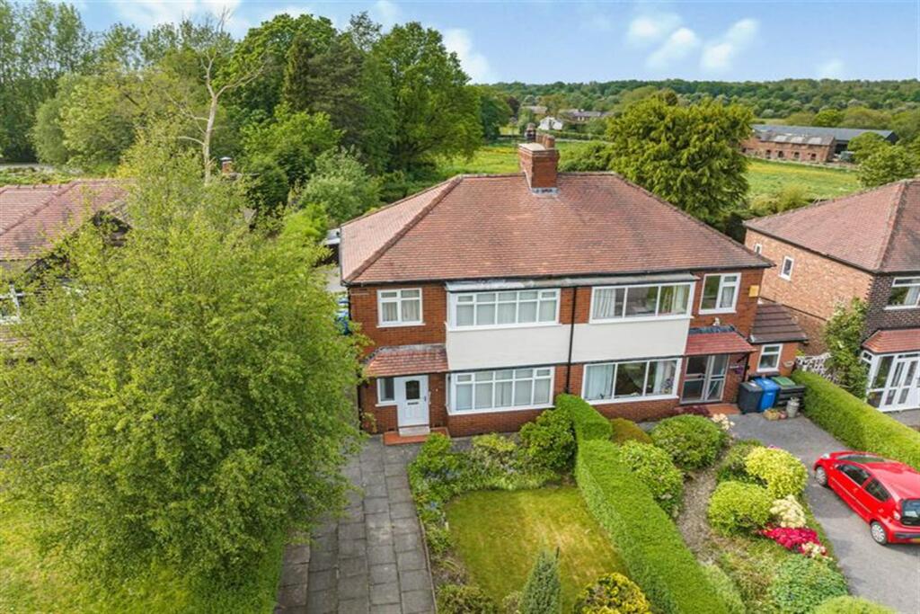 3 bedroom semidetached house for sale in Stockport Road, Thelwall