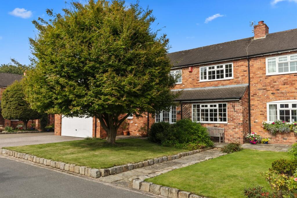 4 bedroom mews property for sale in Foxley Close, Lymm, WA13