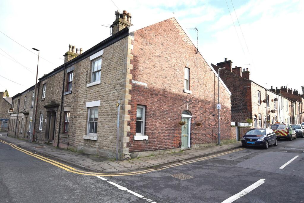 3 bedroom end of terrace house for sale in Princess Street, Bollington
