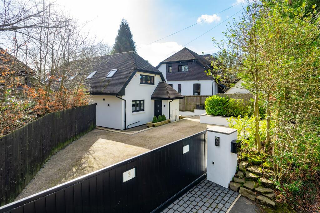 5 bedroom detached house for sale in Sterndale Road, Romiley, Stockport