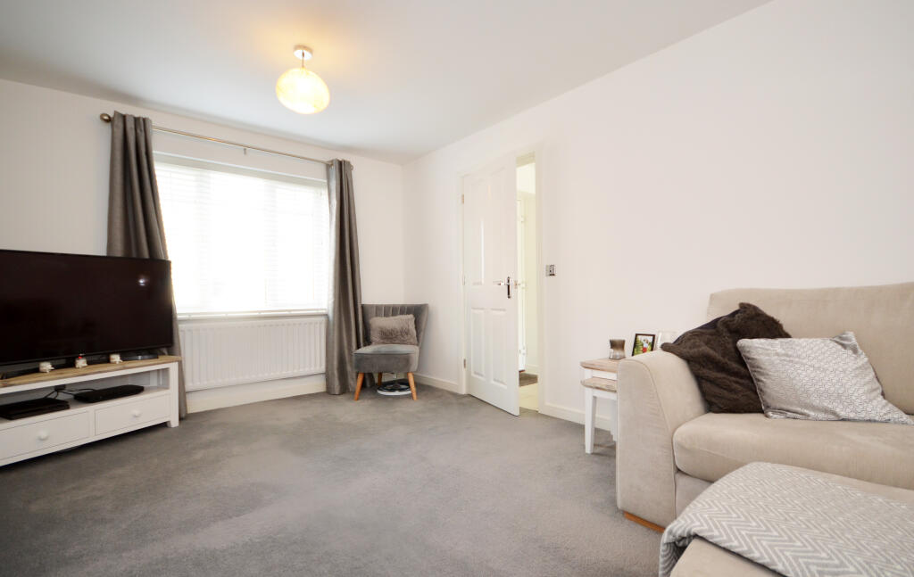 3 bedroom detached house for sale in Cottesbrooke Way, Raunds, NN9