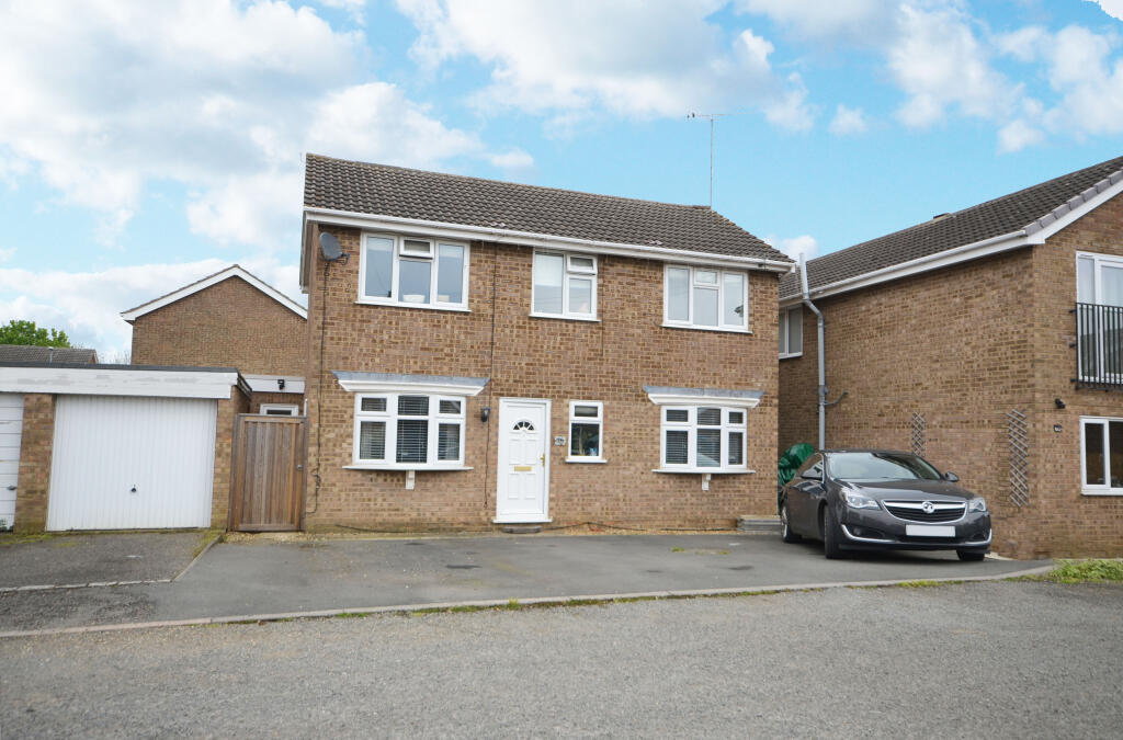 4 bedroom detached house for sale in Nichols Way, Raunds, NN9