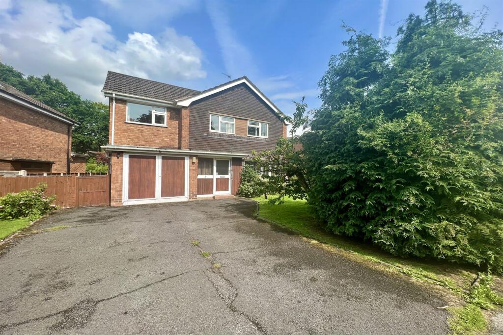 4 bedroom detached house for sale in Parklands Way, Poynton, SK12