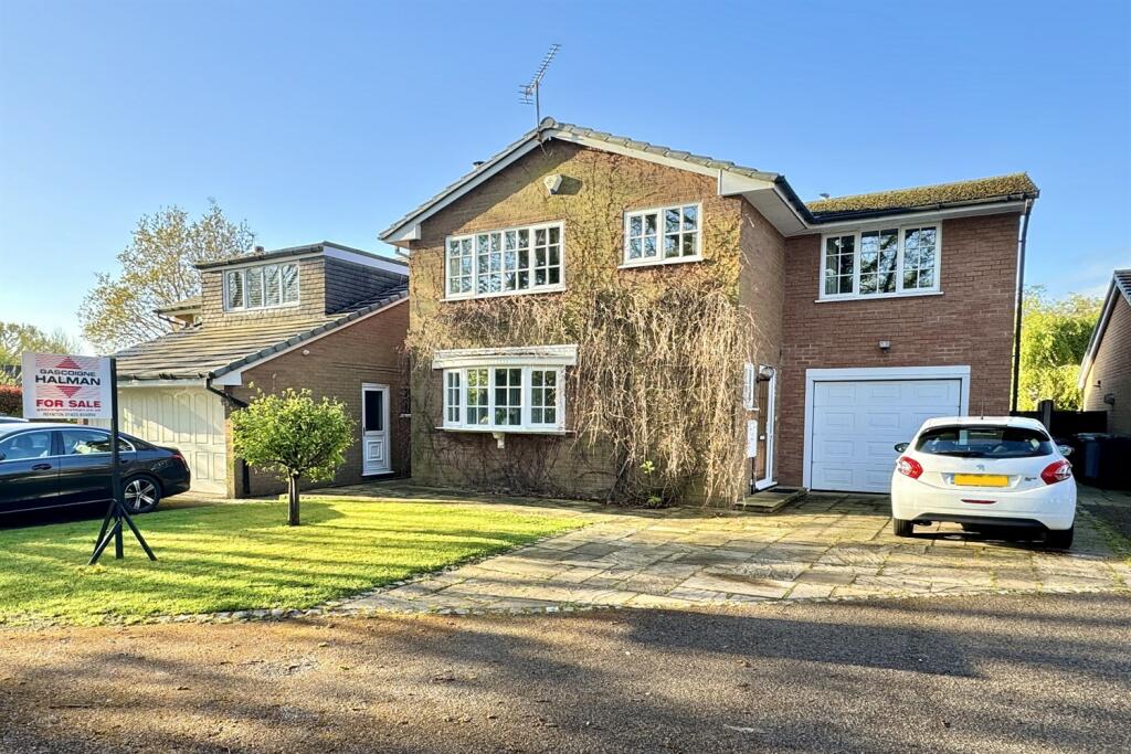 5 bedroom detached house for sale in Glastonbury Drive, Poynton, SK12
