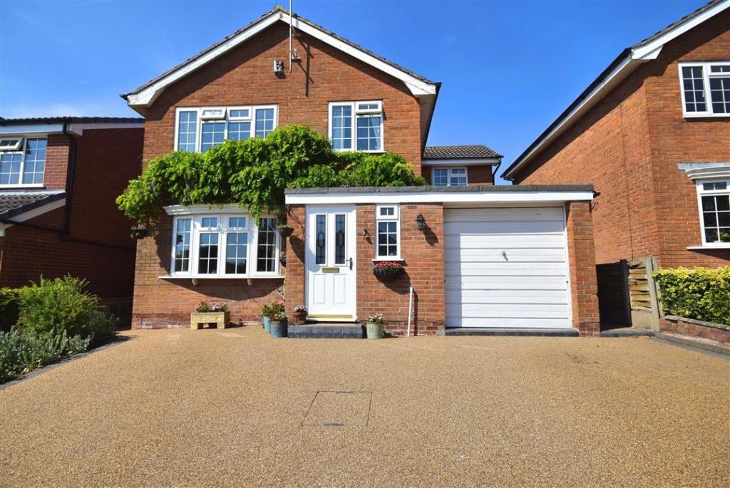 4 bedroom detached house for sale in Alderley Close, Poynton, SK12