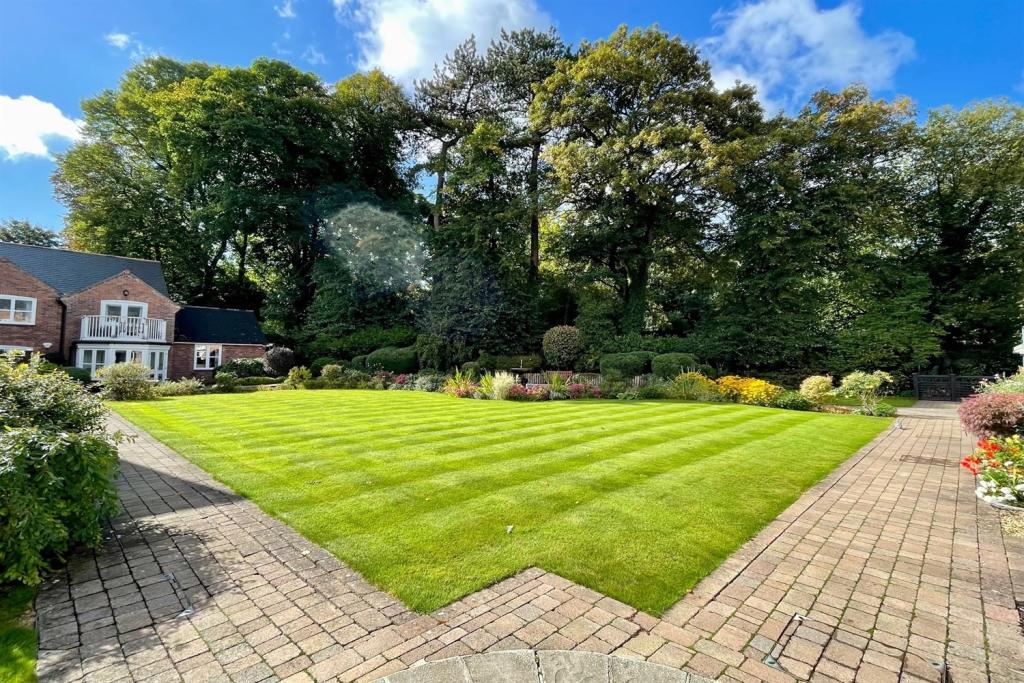 2 bedroom mews property for sale in Abbey Mill, Shirleys Drive