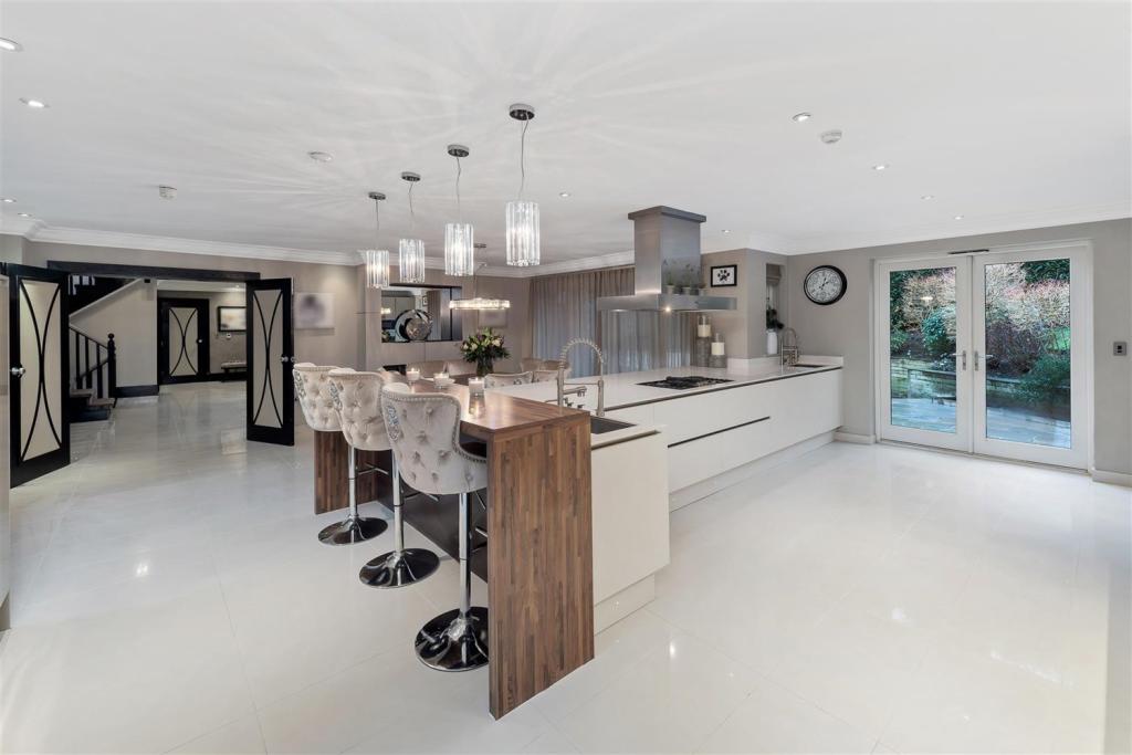 5 bedroom detached house for sale in Withinlee Road, Prestbury