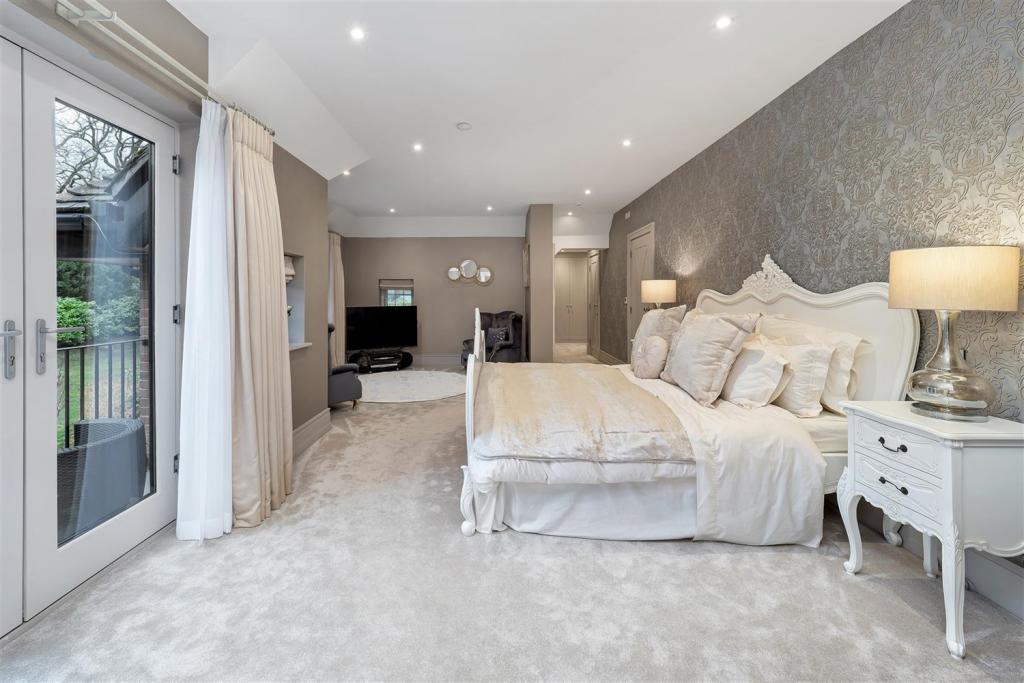 5 bedroom detached house for sale in Withinlee Road, Prestbury