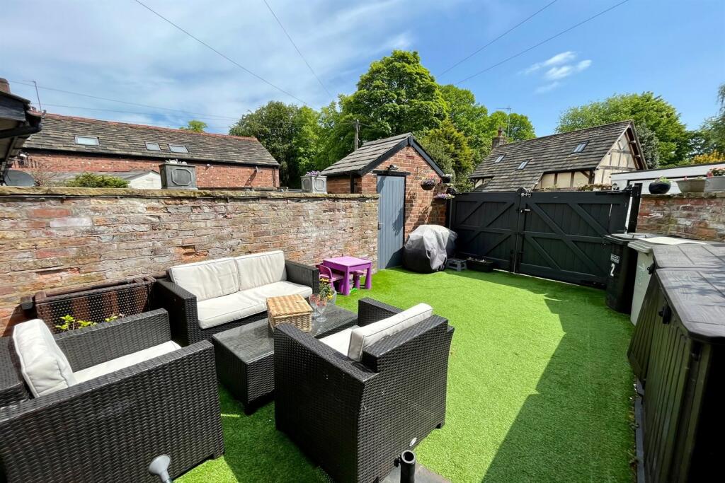3 bedroom terraced house for sale in The Village, Prestbury, SK10