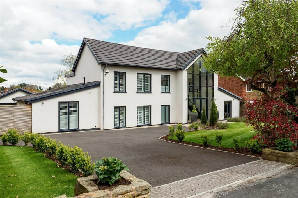 5 bedroom detached house for sale in Meadow Drive, Prestbury