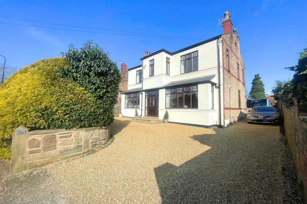 5 bedroom detached house for sale in Woodhouse Lane, Sale, M33