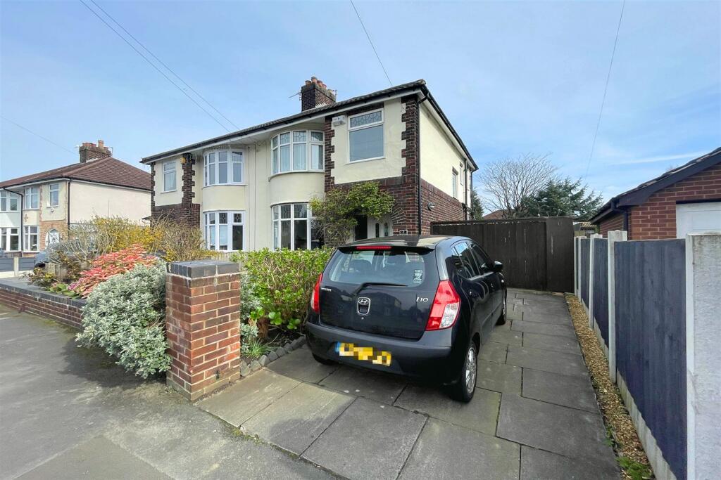 3 bedroom semidetached house for sale in Sandilands Road, Manchester, M23