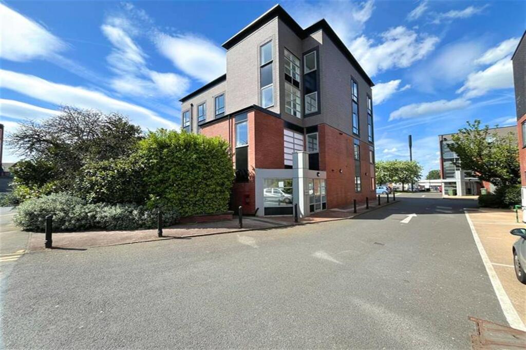 1 bedroom apartment for sale in Crossford Court, Dane Road, Sale, M33