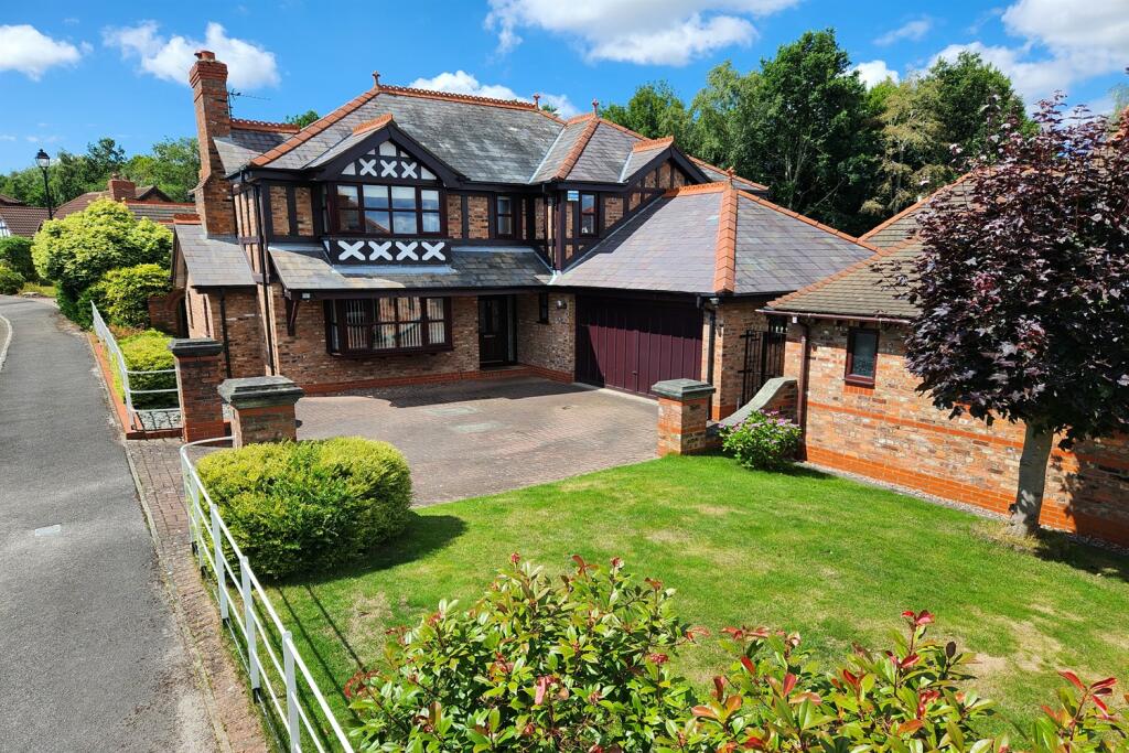 4 bedroom detached house for sale in Foxhills Close, Appleton