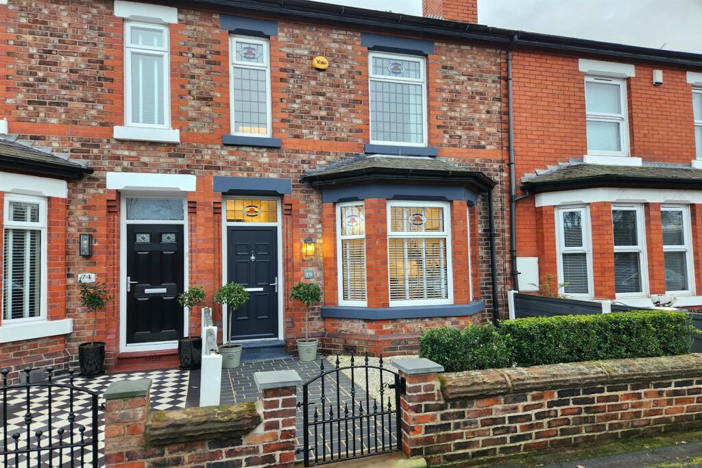 4 bedroom terraced house for sale in Ellesmere Road, Stockton Heath