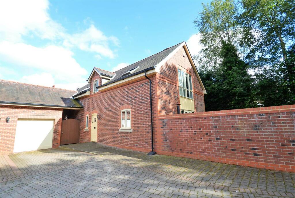 4 bedroom detached house for sale in Rockfield Mews, Alexandra Road