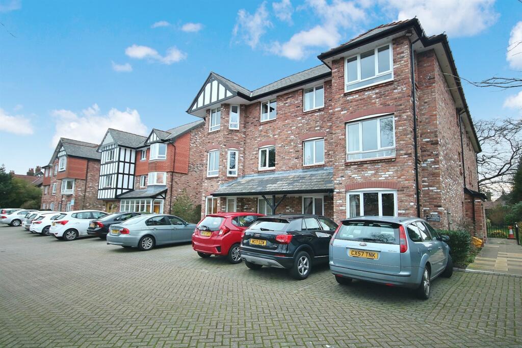 2 bedroom retirement property for sale in Grove Avenue, Wilmslow, SK9