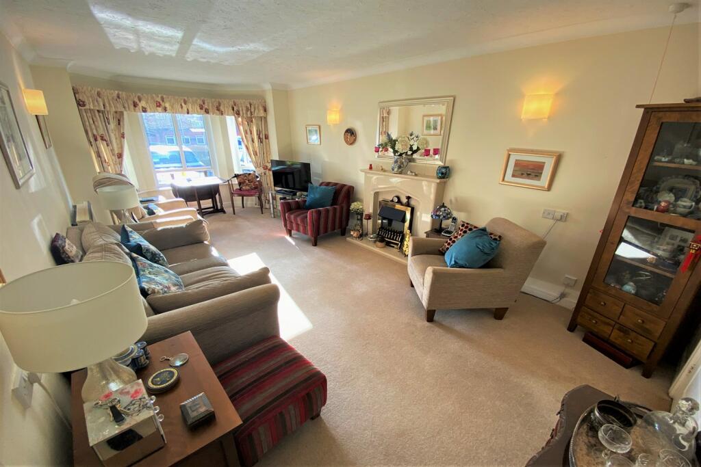 2 bedroom retirement property for sale in Grove Avenue, Wilmslow, SK9