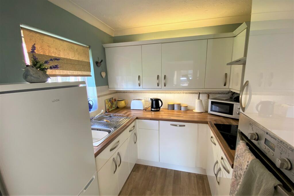 2 bedroom retirement property for sale in Grove Avenue, Wilmslow, SK9