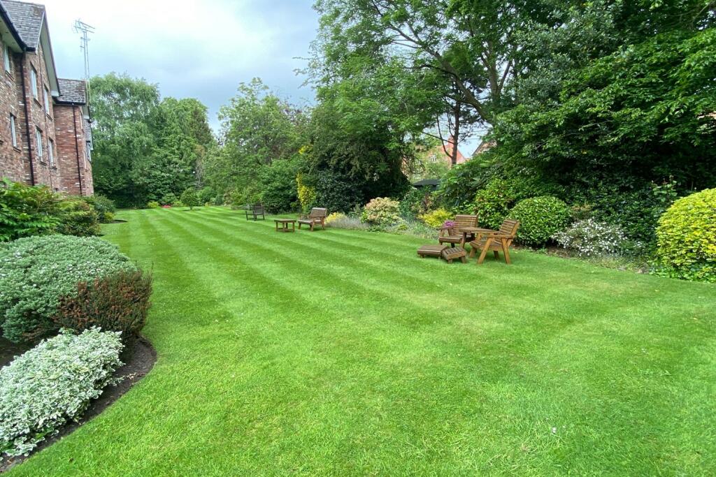 2 bedroom retirement property for sale in Grove Avenue, Wilmslow, SK9