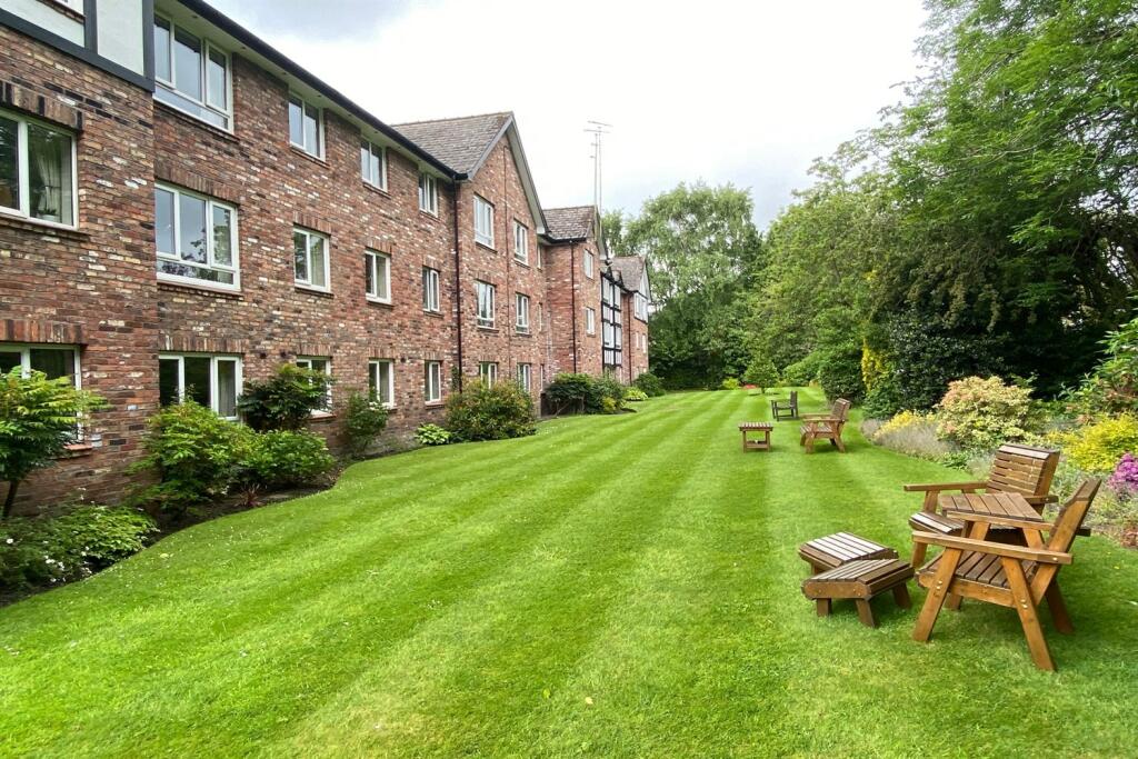 2 bedroom retirement property for sale in Grove Avenue, Wilmslow, SK9