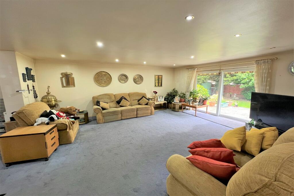 5 bedroom detached house for sale in Stanneylands Road, Wilmslow, SK9