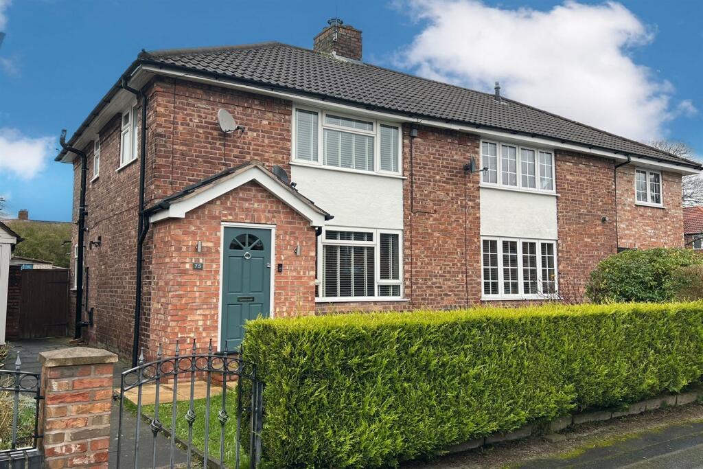 3 bedroom semidetached house for sale in Lindfield Estate South, Wilmslow, SK9