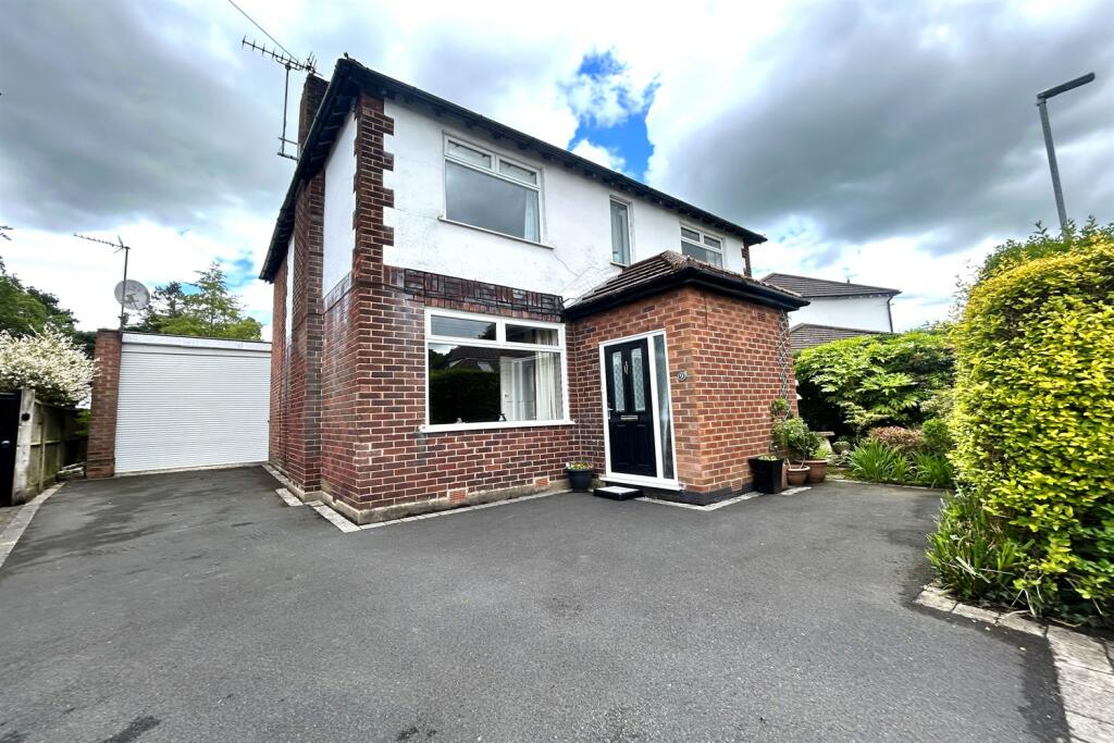 4 bedroom detached house for sale in Ravenswood Road, Wilmslow, SK9