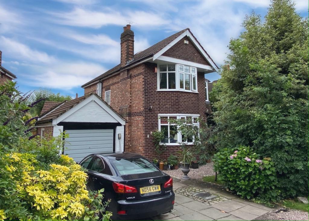 4 bedroom detached house for sale in Dean Road, Handforth, SK9