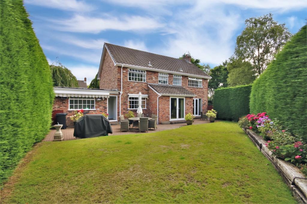 4 bedroom detached house for sale in Blenheim Close, Wilmslow, SK9