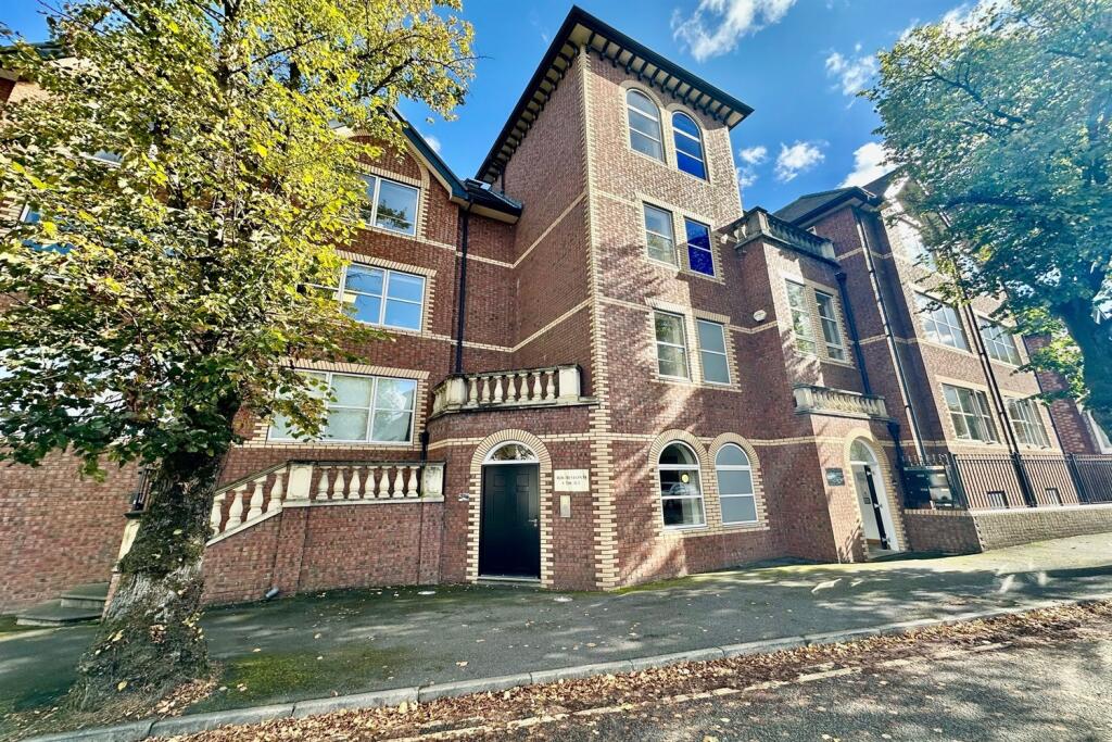 Main image of property: 1b Heath Road, Hale, Altrincham