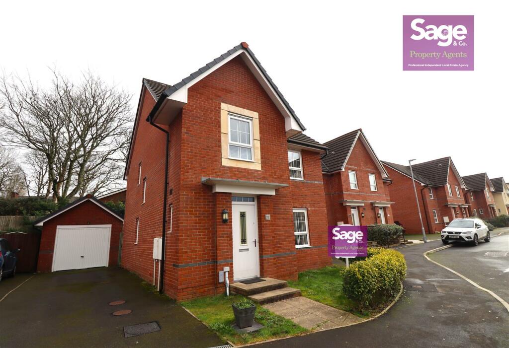 4 bedroom detached house for sale in John Jobbins Way, Penygarn