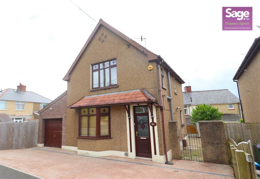 3 bedroom detached house for sale in Sycamore Road, Griffithstown, NP4