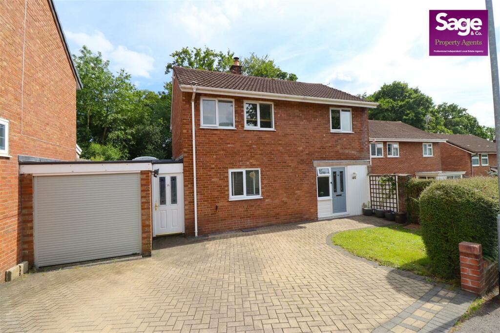 3 bedroom detached house for sale in Garw Wood Drive, Croesyceiliog